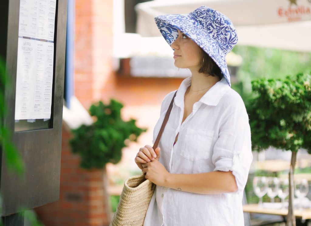 Wide brim linen sun protection hat, four and a half inch brim provides great coverage of face and neck-Rated UPF50+ Excellent Sun Protection blocking at least 98% UVA and UVB  broad spectrum radiation.  Prevents skin damage that accumulates. Made in Canada by Puffin Gear